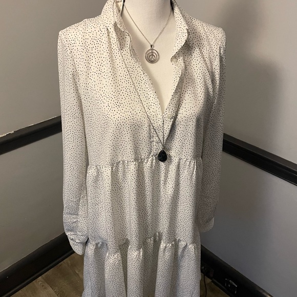 EXPRESS MED Flowey Ruffle Dress Perfect for An Expecting Mom - Picture 3 of 7